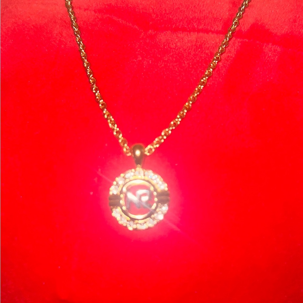 Nina Ricci Vintage NR Logo Medallion Necklace Gold Rope Chain Rhinestone Pendant - Picture 3 of 5